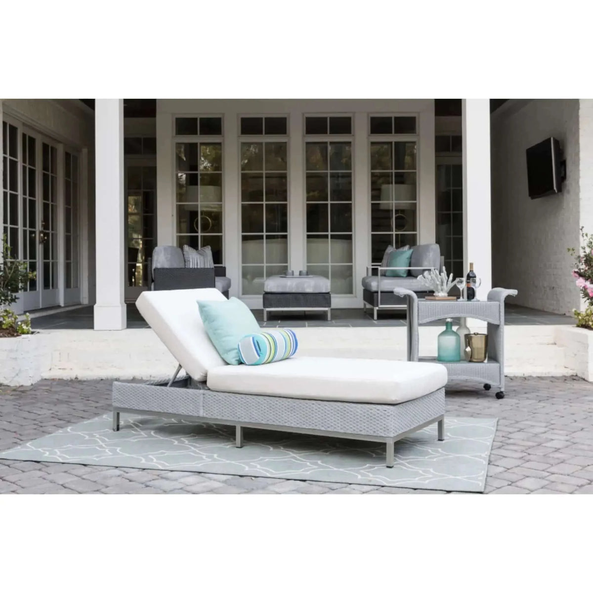 Lloyd Flanders Contempo Chaise