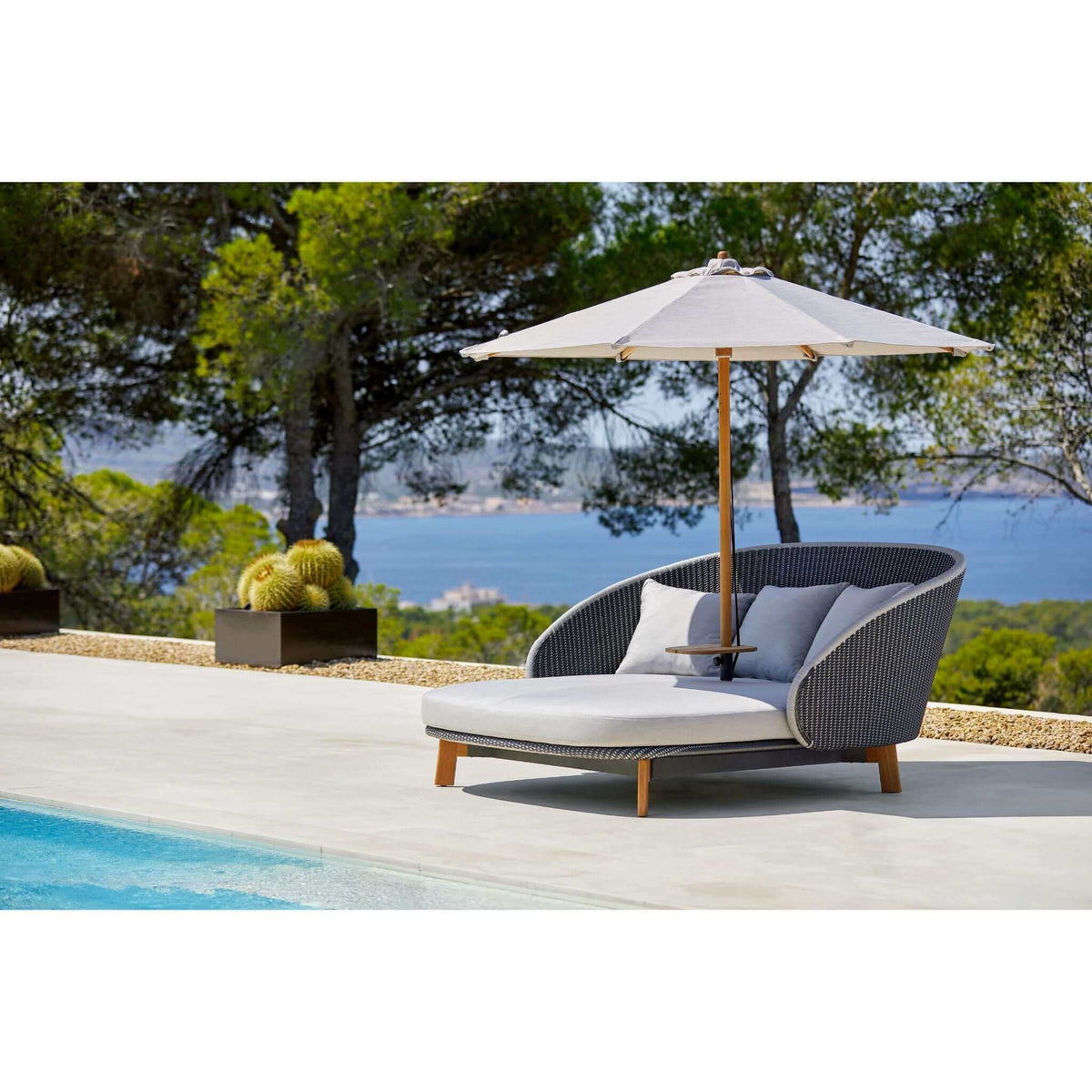 Cane-Line Peacock Daybed W/Teak Legs Incl. Table-