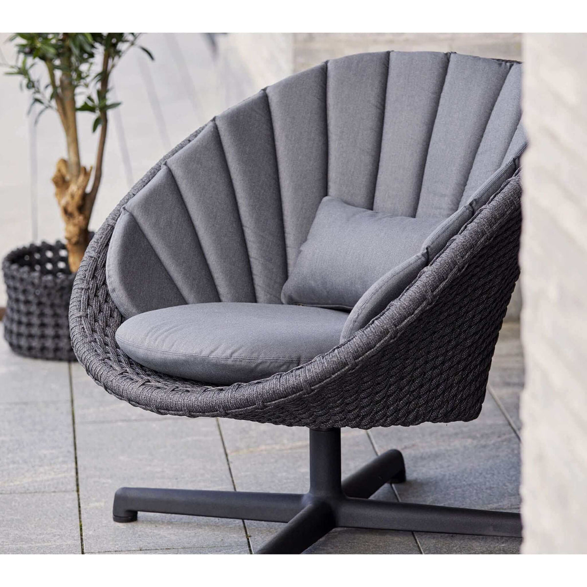 Cane-Line Peacock Lounge Chair W/Swivel Aluminium Base-
