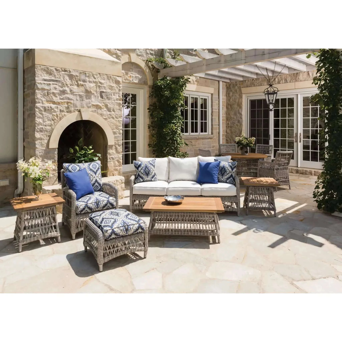 Lloyd Flanders Mackinac Sofa-